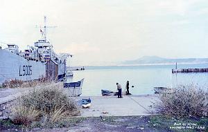 MERS EL KEBIR B LE PORT DE PECHE A COTE LE LST ODET 1967